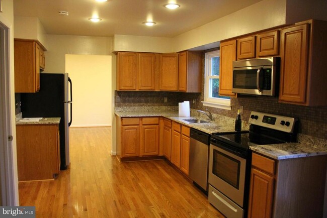 Building Photo - 10173 Yorktown Way