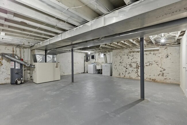 Building Photo - 6 Bedroom/3 Bathroom Available in Wayne!