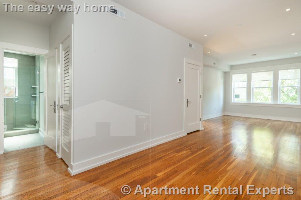 Building Photo - 16 Forest St