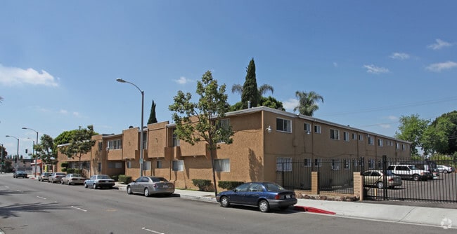 Building Photo - 8051 Eastern Ave