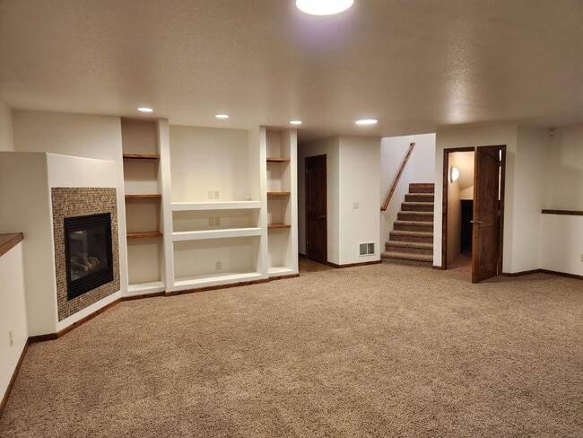 Building Photo - 737 Copperfield Dr