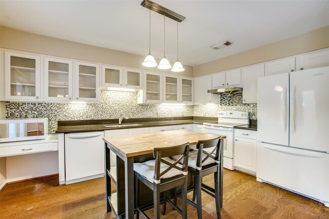 Building Photo - 11658 Lakeside Park Dr
