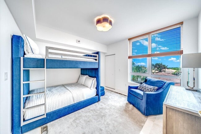 Building Photo - 3567 Commodore Cir