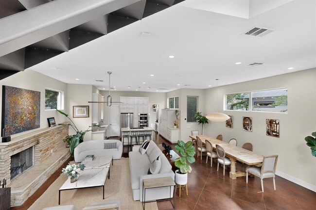 Building Photo - 807 W Gibson St