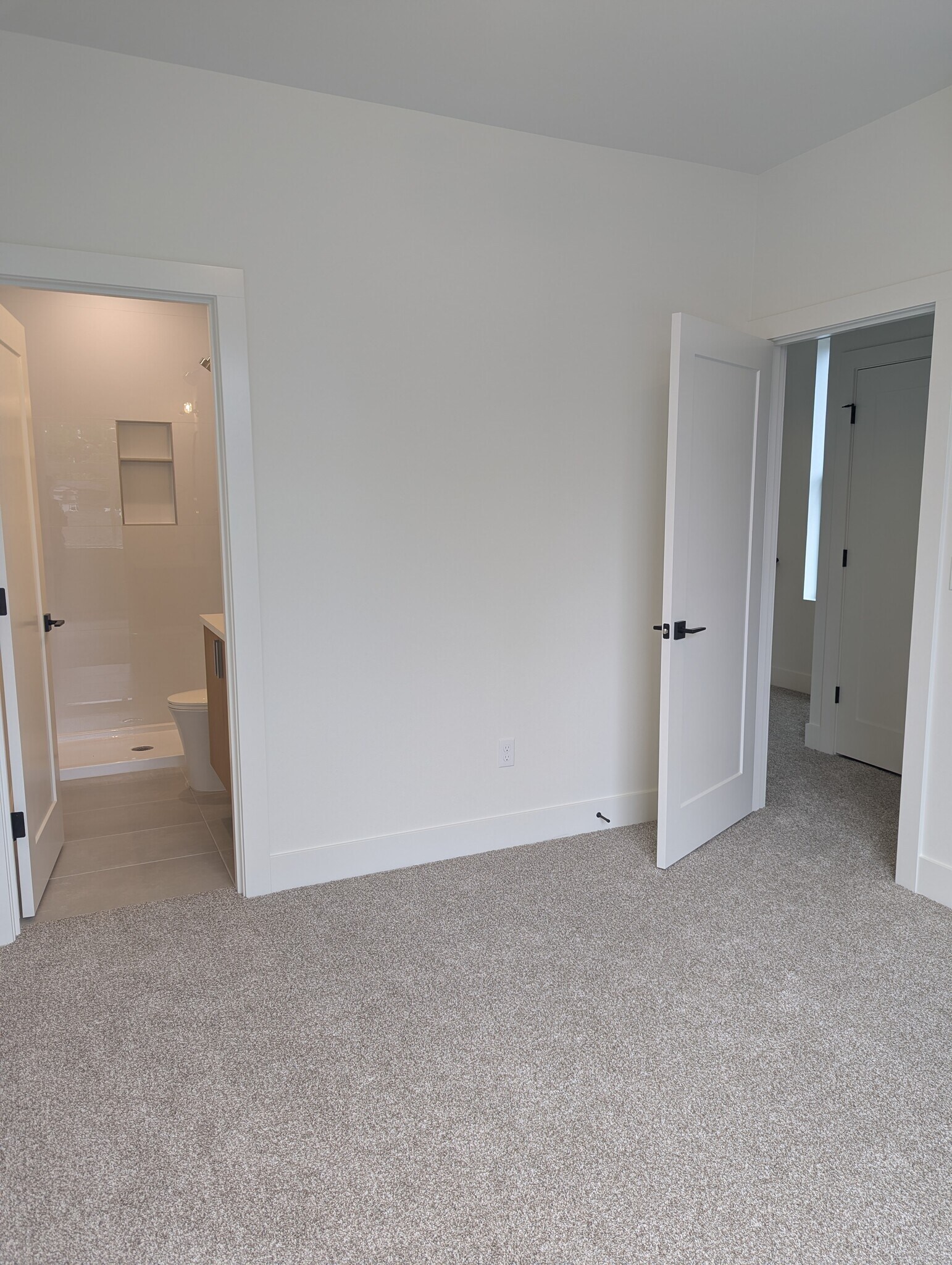 Building Photo - 5041 SE King Rd