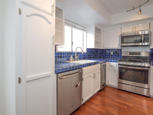 Building Photo - 239 N Juanita Ave