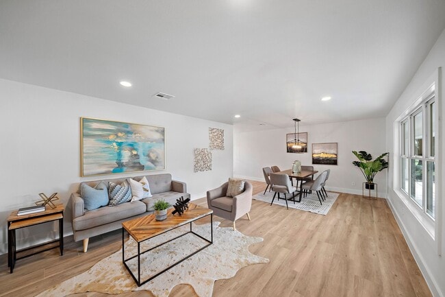 Building Photo - 5123 Willowbend Blvd