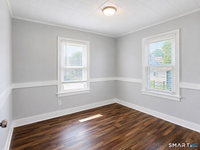 Building Photo - 893 Highland Ave