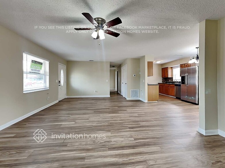 Building Photo - 320 Roosevelt Square