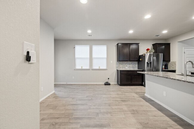 Building Photo - 408 Black Opal Dr