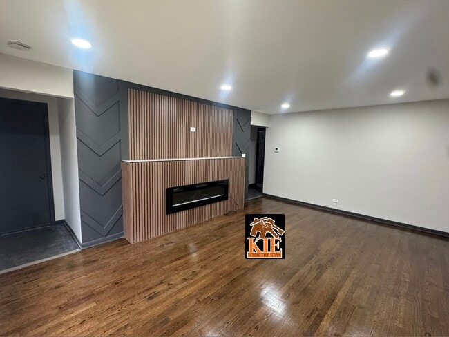 Building Photo - 14527 Irving Ave