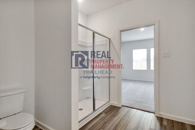 Building Photo - Attractive 4/2 Open Concept Home