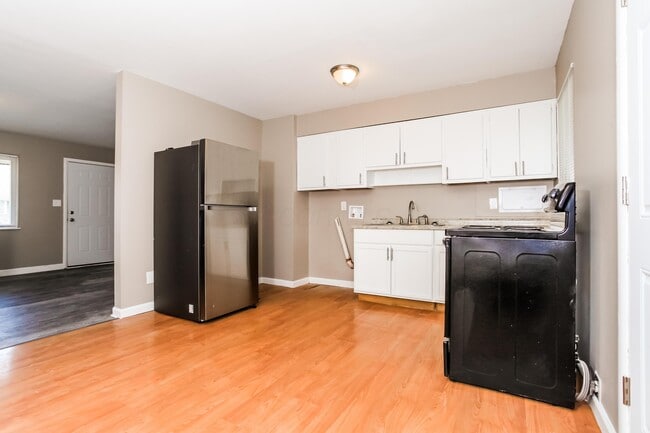 Building Photo - 4352 Ashgrove Dr