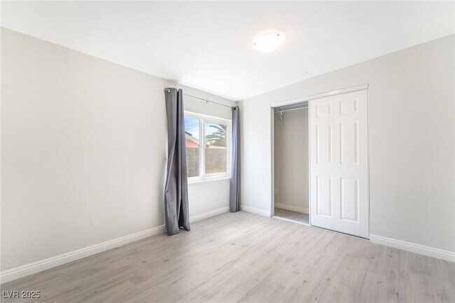 Building Photo - 3209 Kings Way