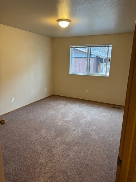 Building Photo - 1031 NW Portland Ave