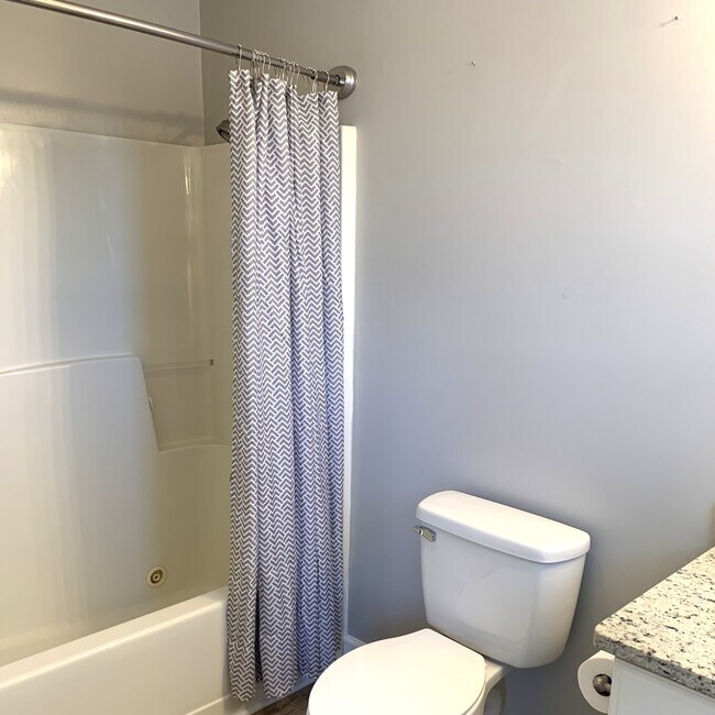 Building Photo - 500 Willow Green Dr