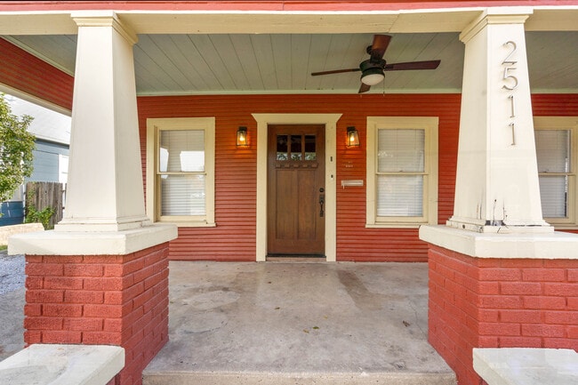 Building Photo - 2511 Lipscomb St