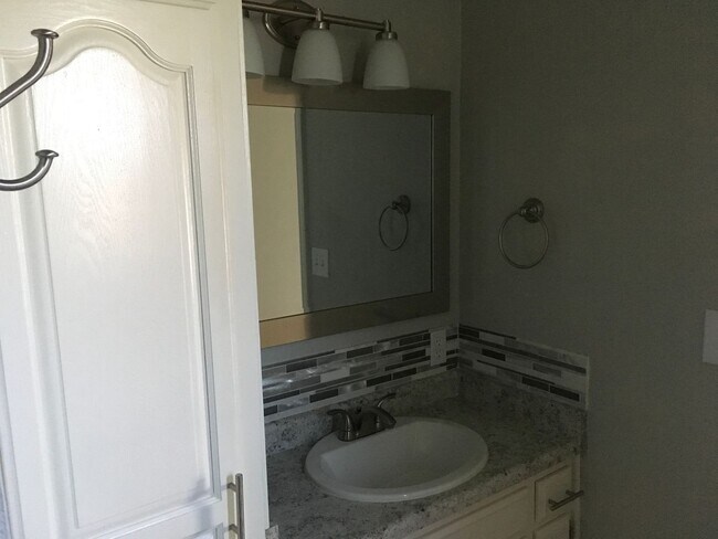 Building Photo - South Redding 2-Story Home, located in cul-de-sac