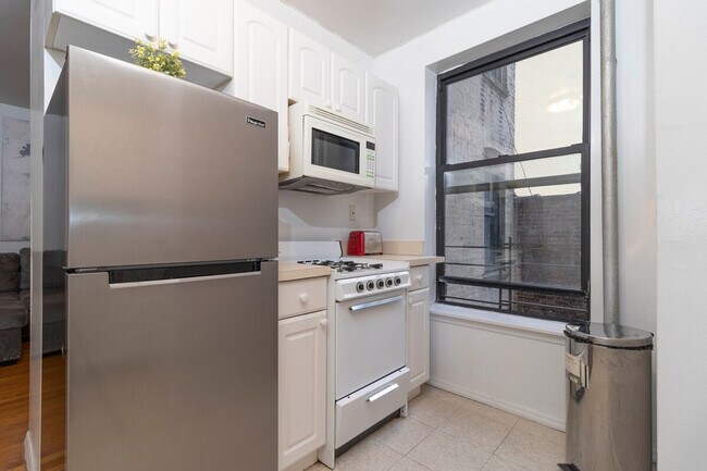 Building Photo - 1794 1st Ave