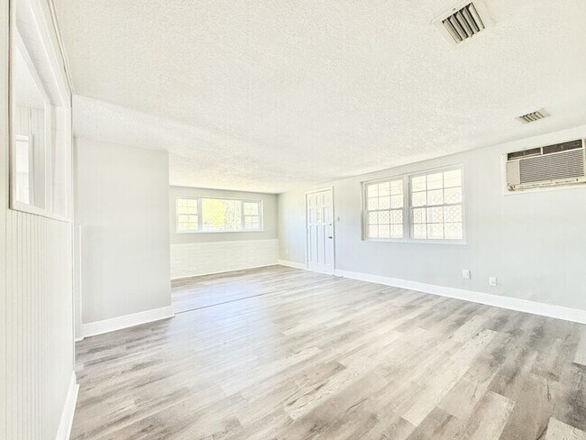 Building Photo - 5506 Staley Dr