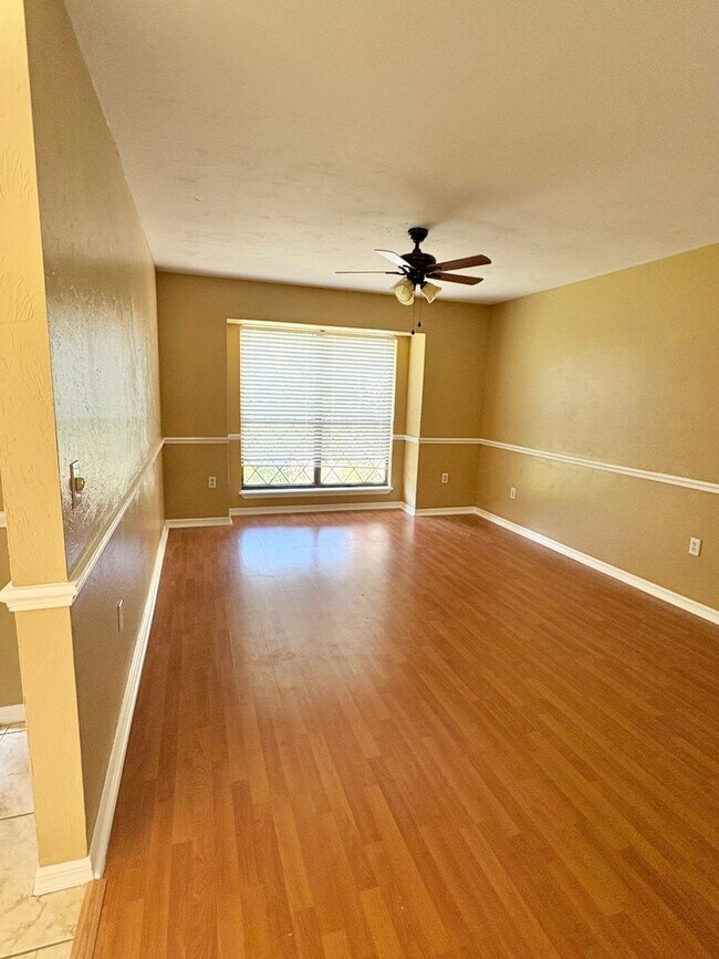 Building Photo - Pool Home in Desired SE Ocala