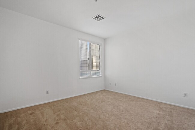 Building Photo - 6400 Crescent Park E