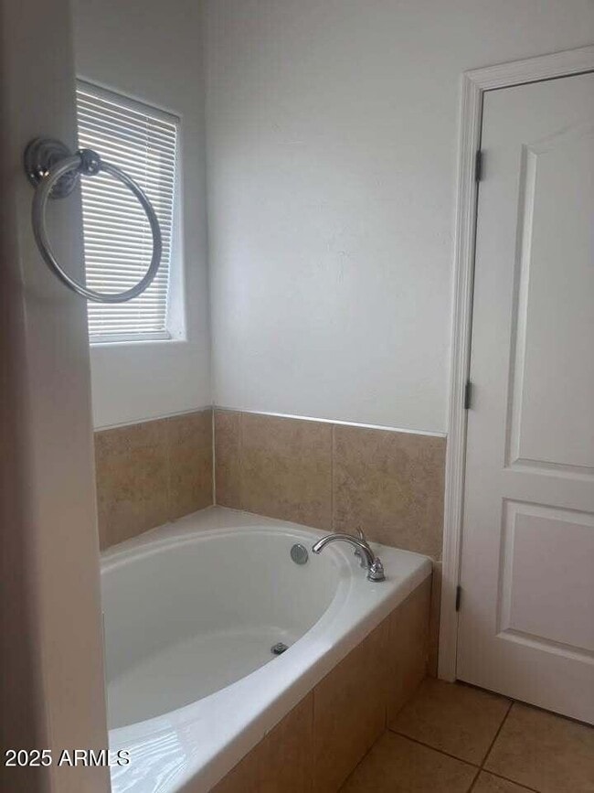 Building Photo - 1427 Cam Chavinda