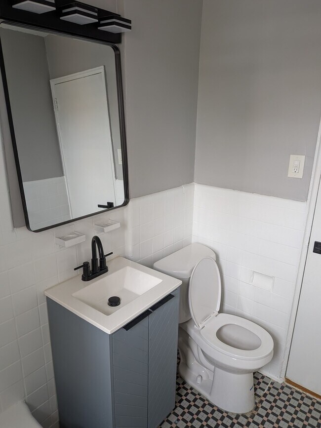 Building Photo - 1280 Clinton Ave