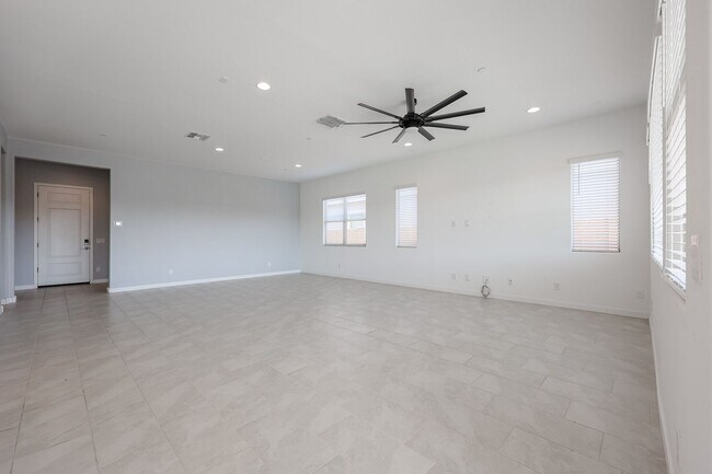 Building Photo - 31674 N 123rd Ave