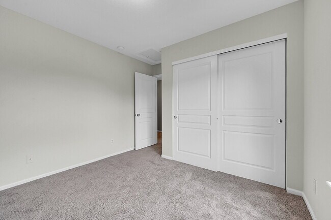 Building Photo - $2,695.00, 3 bed, 2.5 bath located in Denver.