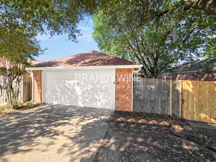 Building Photo - 214 Streamside Dr