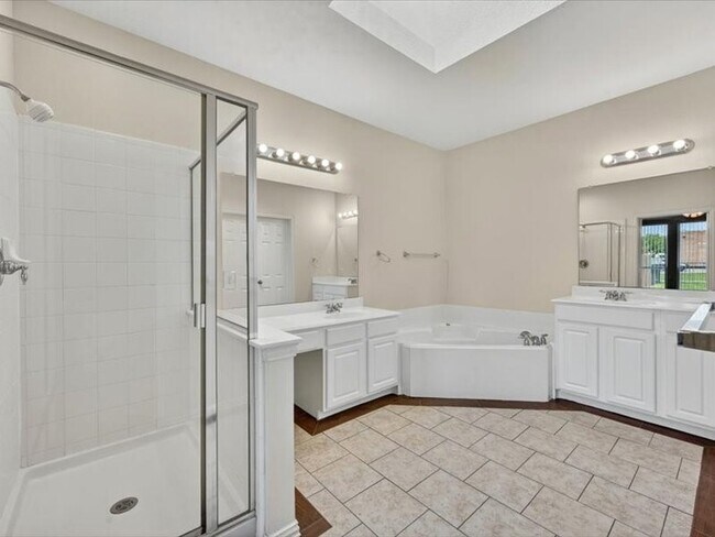 Building Photo - 11068 Downbrook Dr