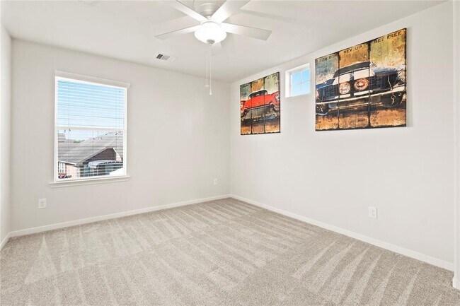 Building Photo - 8243 Mandalay Bay Dr