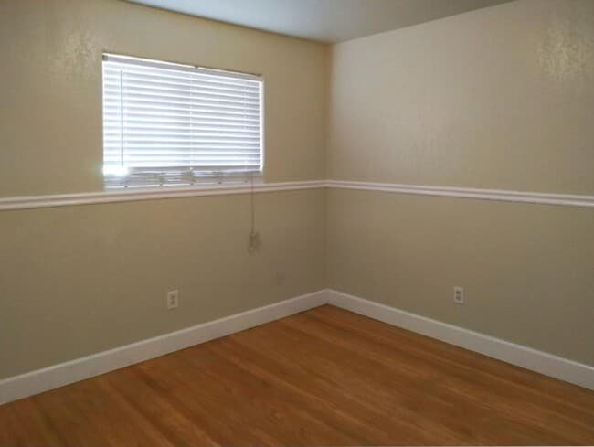 Building Photo - 7485 Loma Verde Way