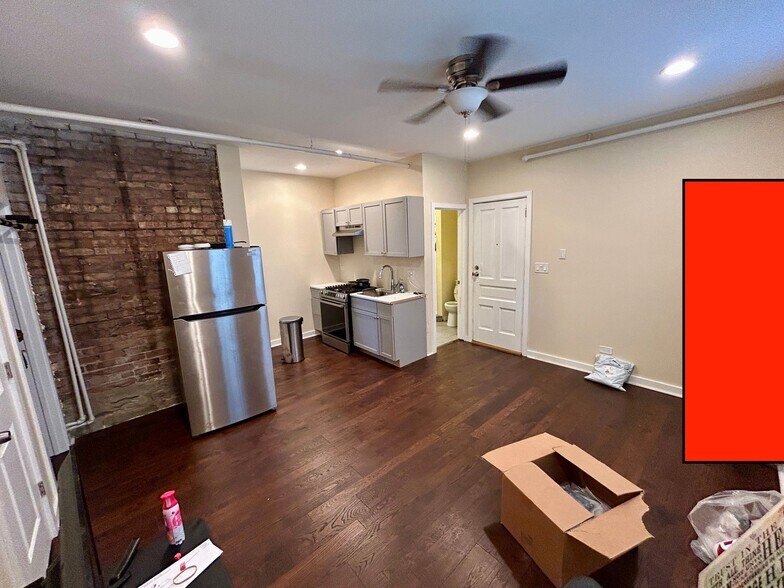 Building Photo - 735 E 88th St