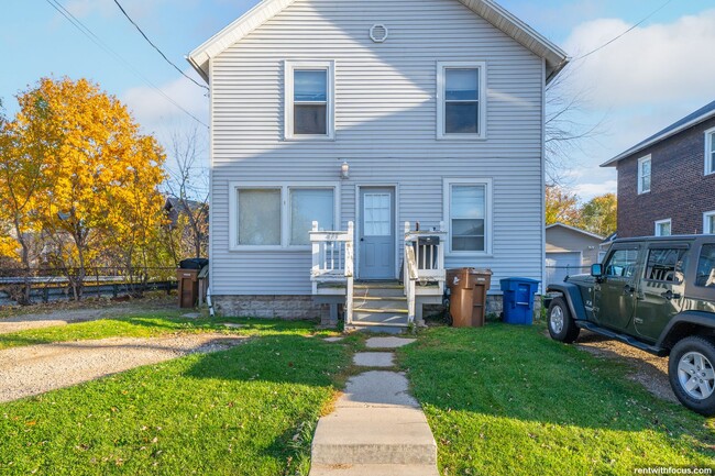 Building Photo - 433 Ahnaip St