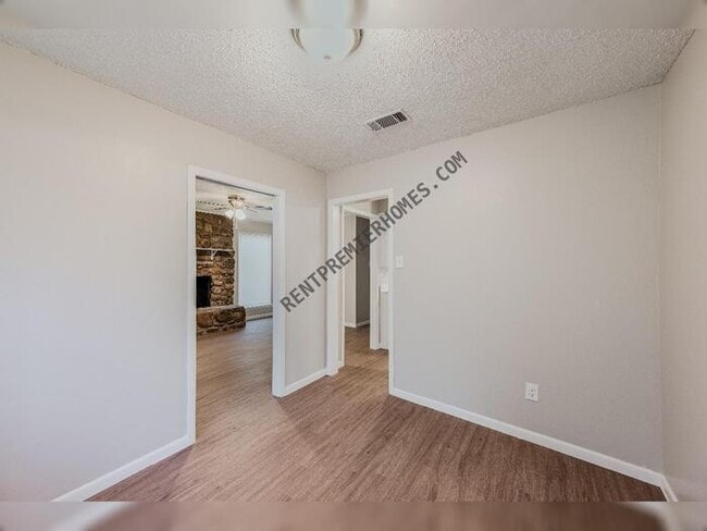 Building Photo - 7315 Russwood Ln E