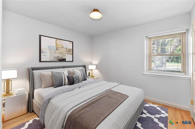 Building Photo - 1808 Moonlight Dr