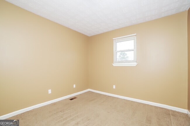 Building Photo - 4872 Pebblebrook Dr