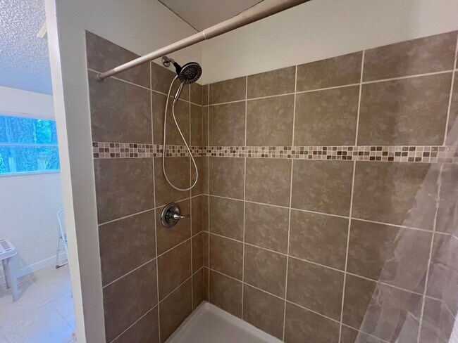 Building Photo - AVAILABLE LATE-FEBRUARY 2026! (Pet Friendly)