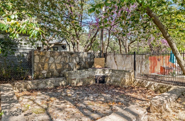 Building Photo - Gorgeous Tarrytown Home for Rent