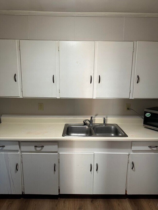 Building Photo - 1402 Rison Ave NE