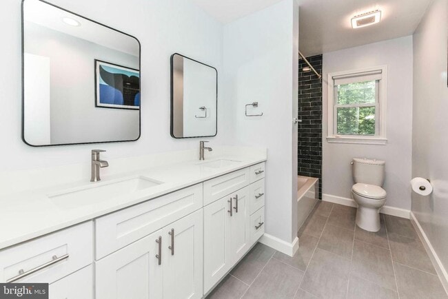 Building Photo - 9205 Hamilton Dr