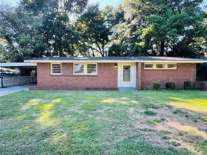 Building Photo - 714 Karen Rd