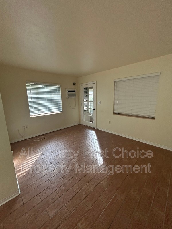 Building Photo - 5115 28th Ave S