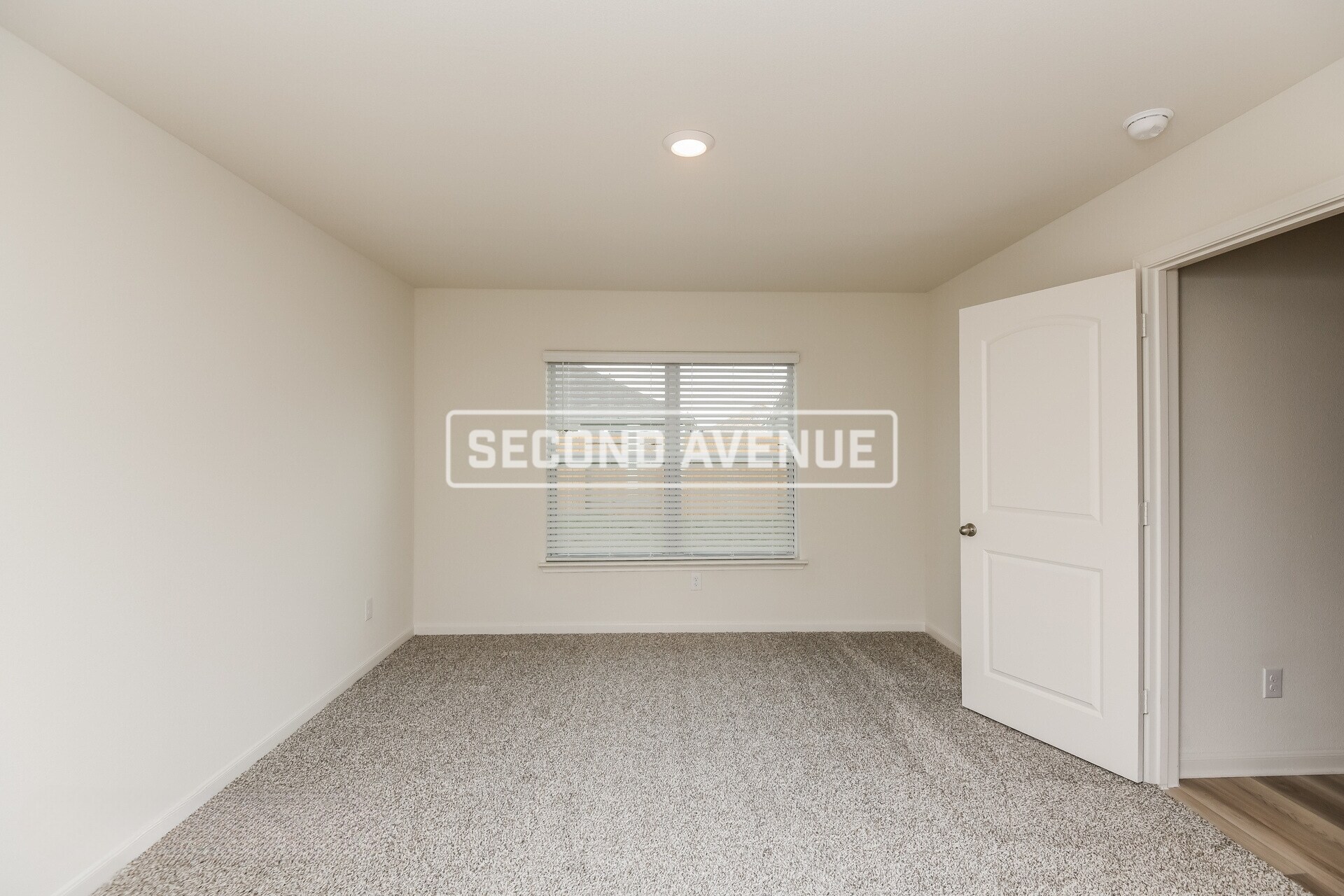 Building Photo - 1325 Woodwinds Dr