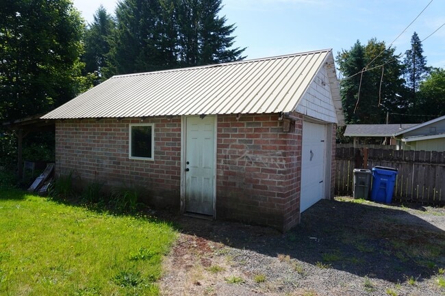 Building Photo - 205 N Hubbard Ave