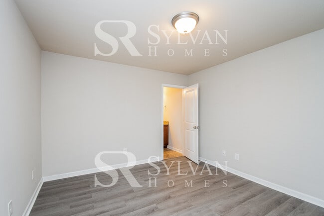 Building Photo - Spacious 3BR 2BA Home Awaits You!