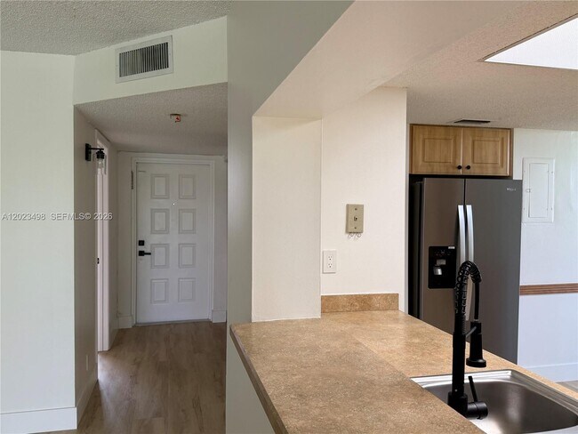 Building Photo - 9531 Seagrape Dr