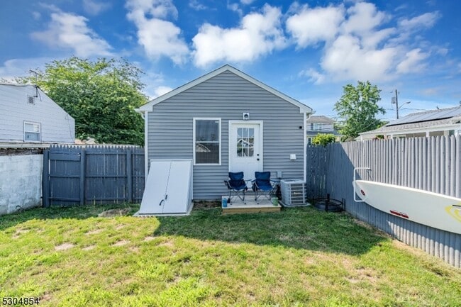Building Photo - 438 Brookside Ave